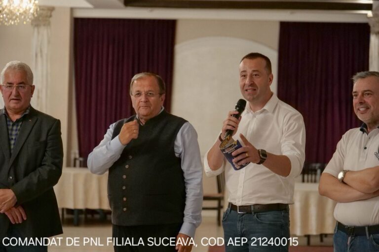 FOTO Gheorghe Flutur și Lucian Harșovschi s-au întâlnit cu alegătorii din zona George Enescu a municipiului Suceava: „Lucian Harsovschi e băștinaș, e sucevean, e tânăr, știe administrație publică mai bine decât toți contracandidații la un loc”