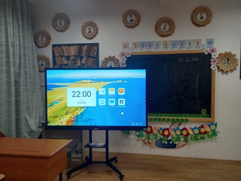 FOTO Unitățile de învățământ din Berchișești au primit echipamente tehnico-digitale performante