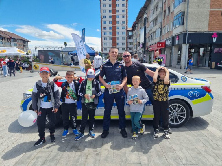 FOTO Peste 1.000 de copii și adulți au participat în municipiul Suceava la „Caravana Siguranța Auto Copii”