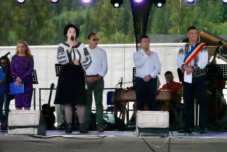 FOTO Mesajului deputatului Angelica Fădor la Festivalul Național al Minorităților de la Cârlibaba: „Este un festival unic în județul Suceava, care pune în valoare costumele populare, cântecele și jocurile tradiționale ale fiecărei minorități etnice din Bucovina noastră dragă”