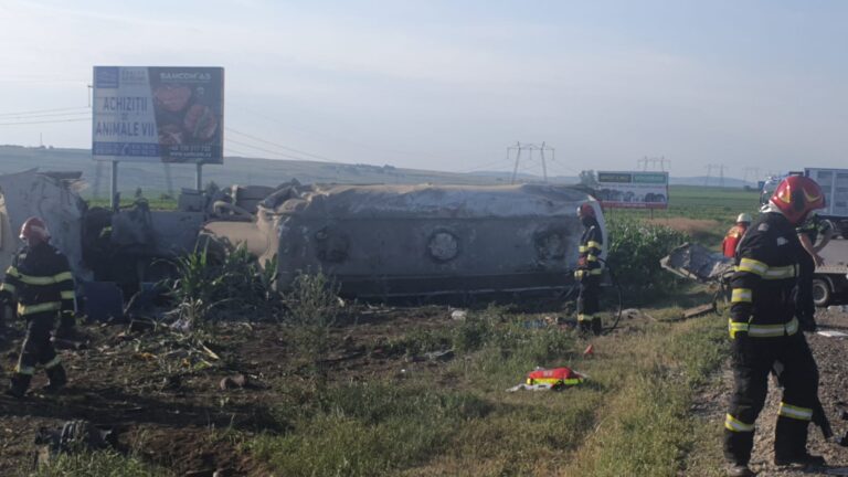 FOTO Procurorii îi anchetează pe administratorul și managerul de transport ai societății la care era angajat ucraineanul care a produs accidentul cu cinci morți de la Cumpărătura. TIR-ul acestuia avea cauciucurile extrem de uzate și au explodat