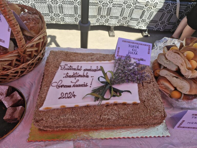 FOTO Cea de-a VIII-a ediție a Festivalului Produselor Tradiționale din Cornu Luncii a avut un real succes: „Avem aici produse pe care le făceau acum 50 – 60 de ani bunicile și mamele noastre”