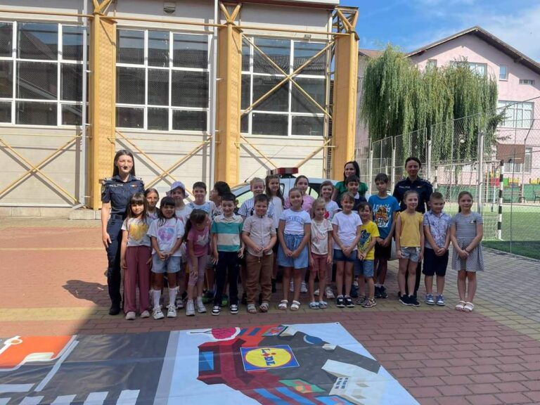 FOTO Polițiștii suceveni desfășoară campania „Împreună pentru o vacanță în siguranță”