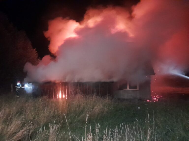 FOTO O casă a fost incendiată intenționat la Voitinel