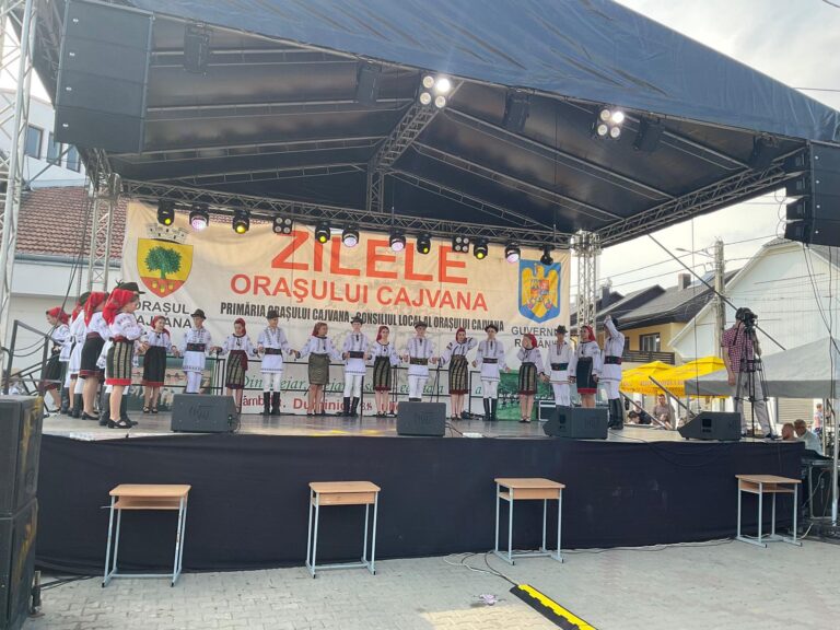 FOTO Cajvana a fost în sărbătoare timp de două zile. Sute de oameni au luat parte la Zilele Orașului și la Festivalul „Din stejar, stejar răsare”