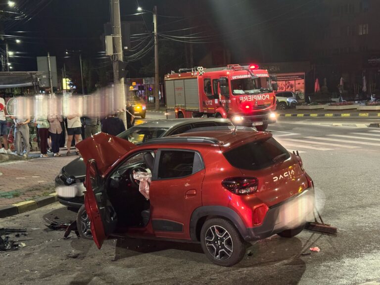 FOTO Patru persoane au fost rănite în urma accidentului produs în intersecția de la Nordic