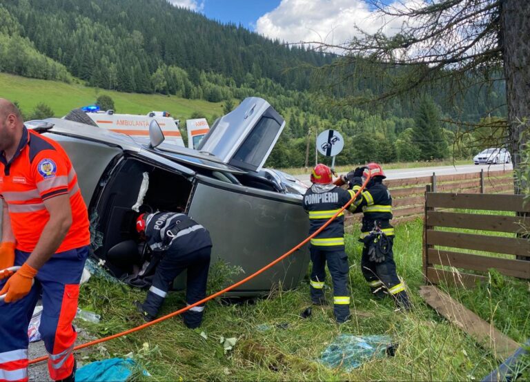 VIDEO FOTO Un maramureșean care a adormit la volan a produs un accident cu doi răniți, la Ciocănești
