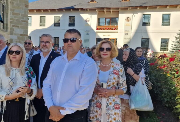 FOTO Senatorul George Mîndruță: „Este o bucurie profundă și înălțătoare să fiu martor la puterea credinței care reunește atâtea suflete într-un loc binecuvântat, unite de rugăciune și de nădejde”