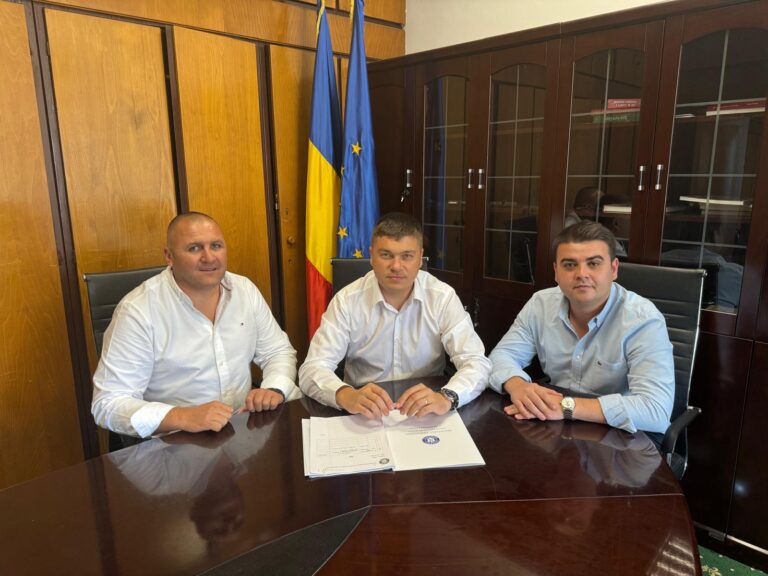 FOTO Deputatul Gheorghe Șoldan a anunțat că sistemul de alimentare cu apă și rețeaua de canalizare din comuna Slatina vor fi extinse printr-un proiect în valoare de 3,5 milioane de euro