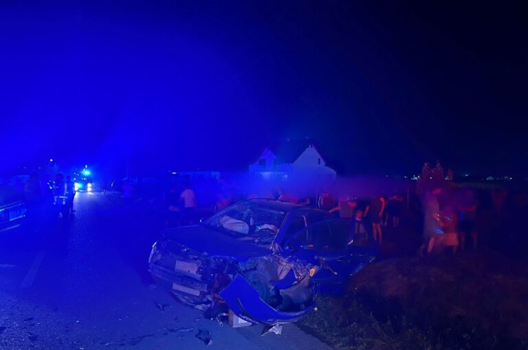 FOTO O femeie a ajuns la spital în urma unui accident grav produs la Dumbrăveni