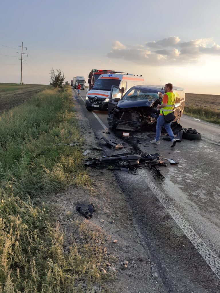 VIDEO FOTO Accidentul cu doi morți de la Bălcăuți a fost produs de un șofer care a adormit la volan. Două persoane nevinovate și-au pierdut viața