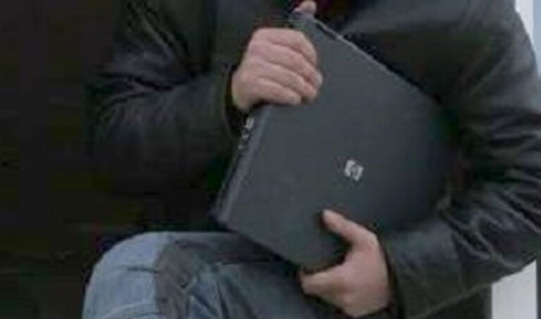 O femeie a rămas fără laptop în timp ce era în incinta Shopping City Suceava