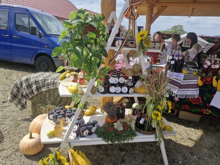 FOTO Festivalul Fructelor de Pădure de la Coșna a avut un succes răsunător: „Gospodinele din Coșna s-au străduit și în acest an să fie prezente cu fructe de pădure și preparate din fructe de pădure”