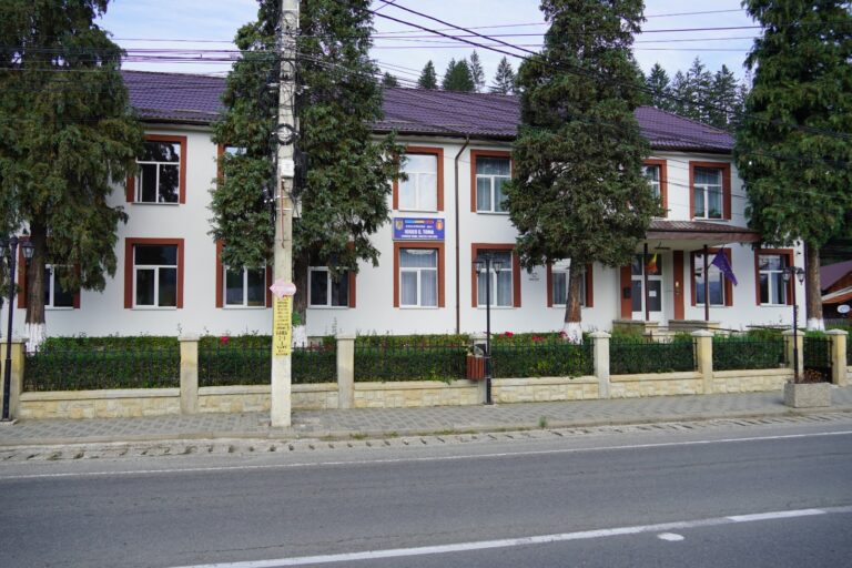 FOTO Toate unitățile de învățământ din comuna Vama, pregătite să întâmpine noul an școlar. Investiții de peste un milion de lei pentru educație la cele mai înalte standarde