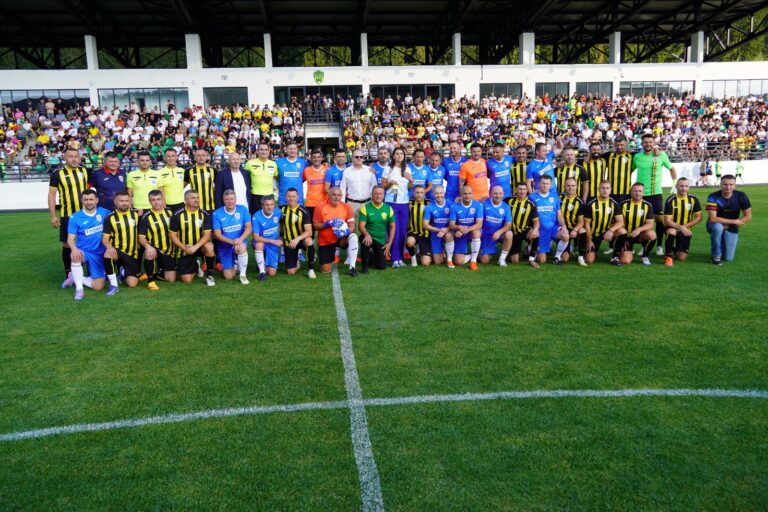 FOTO Cel mai nou și modern stadion din județul Suceava a fost inaugurat la Putna cu ocazia meciului de retragere al fostului internațional Mihai Roman: „Ne dorim ca această bază sportivă să devină un reper nu doar pentru sportul local, ci și pentru întreaga regiune”