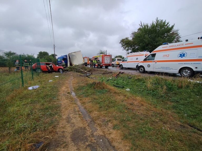 VIDEO FOTO Un tânăr a murit după ce șoferul unui TIR a pierdut controlul asupra vehiculului