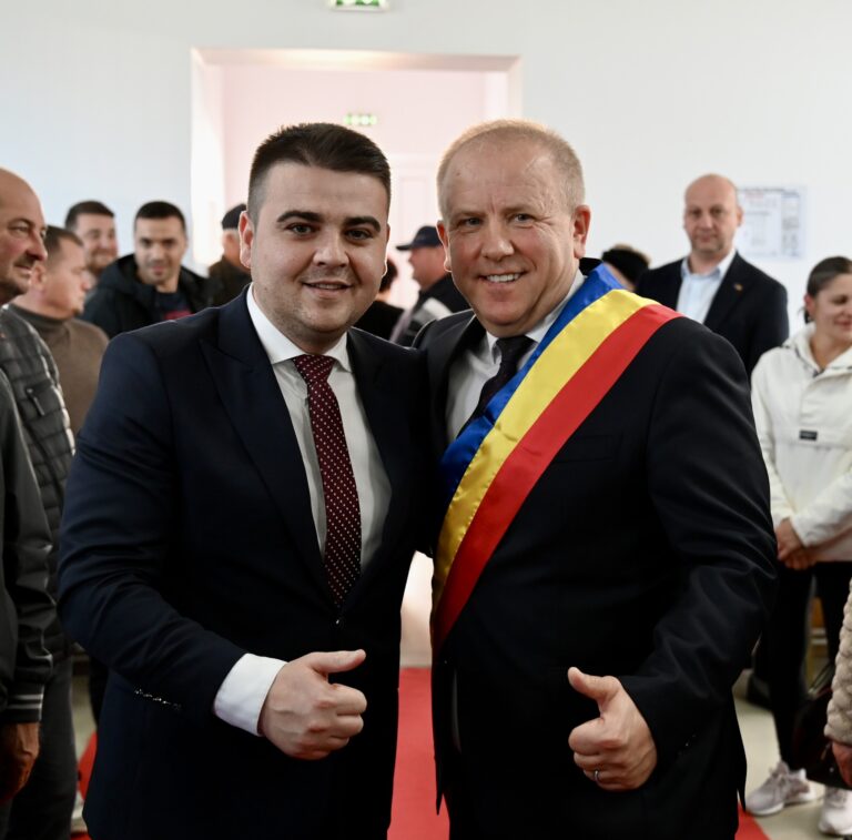 Gheorghe Șoldan a fost prezent la ceremonia de învestire a primarului Eduard Wendling de la Păltinoasa: „Eduard Wendling a demonstrat în cei 8 ani de când este primar că e liderul de care Păltinoasa are nevoie”