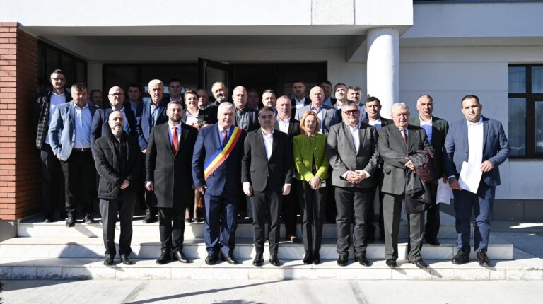 Gheorghe Șoldan a fost prezent la învestirea pentru un nou mandat a primarului Gheorghe Tomăscu de la Cajvana: „Rețeaua de alimentare cu apă va fi funcțională în câteva săptămâni, iar în perioada următoare va fi asigurată și finanțarea pentru sistemul de canalizare”