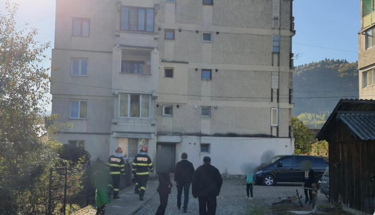 Explozie într-un apartament din satul Molid. În locuință se aflau un bărbat și o femeie