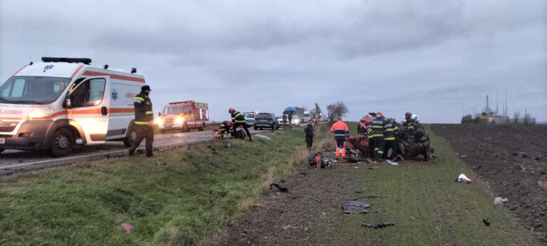Detaliile tragicului accident de la Grănicești. Patru adulți și un copil și-au pierdut viața, alți doi copii sunt răniți