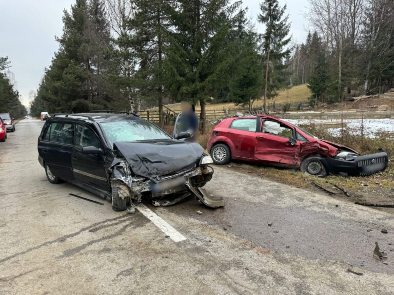 Un bărbat a ajuns în stare critică la spital după ce a fost implicat într-un grav accident rutier produs în fața casei sale din Șaru Dornei
