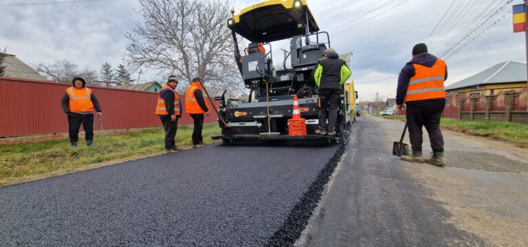 Gheorghe Șoldan a anunțat că au fost începute lucrările de asfaltare pe DJ 208, pe raza comunei Hănțești: „De 17 ani, cei aproximativ 3800 de locuitori ai comunei Hănțești nu au mai văzut asfalt pe drumul județean DJ 208 D, care traversează localitatea”