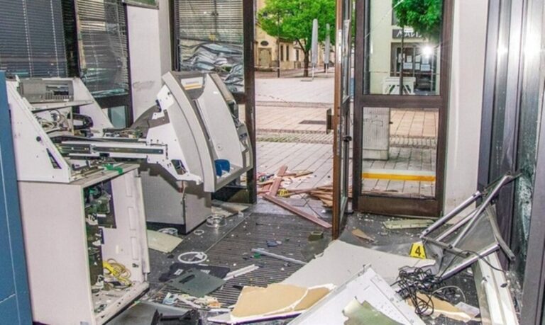 Un individ din Volovăț care arunca în aer bancomate prin Italia a fost prins de polițiștii suceveni