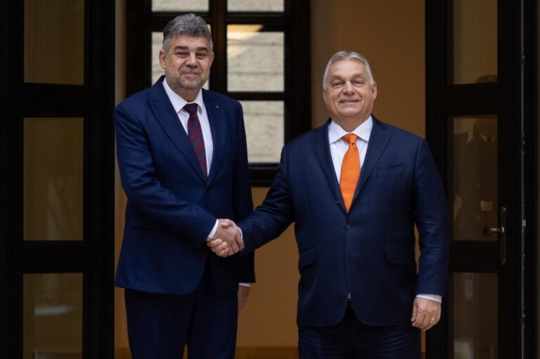 Premierul Marcel Ciolacu a anunțat că România va adera complet la Schengen de la 1 ianuarie 2025: „Marcel Ciolacu a deschis astăzi ușile în spatele cărora Nicolae Ciucă a așteptat un an și jumătate!”