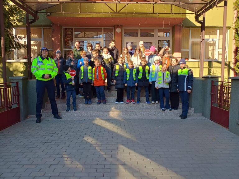 Aproximativ 400 de copii cu vârste cuprinse între 7- 11 ani au participat la activități interactive cu rol educativ – preventiv desfășurate în cadrul Școlii Gimnaziale „Miron Costin” Suceava