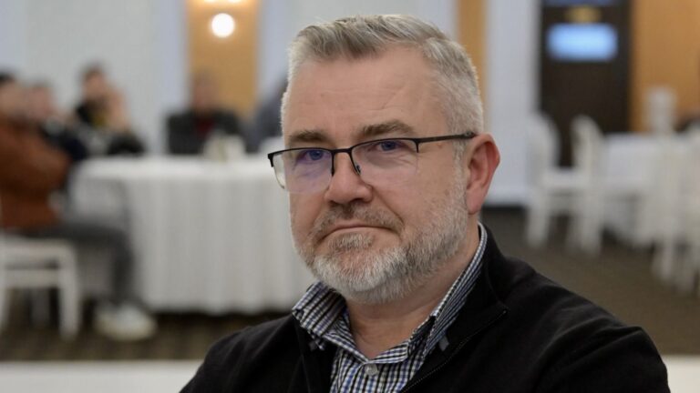 Senatorul George Mîndruță: „<Ministrul fantomă> din PNL Suceava, senatorul Daniel Cadariu, habar nu are despre ce vorbește atunci când acuză PSD de întârzierile la plată pe Programul Național de Investiții <Anghel Saligny>”