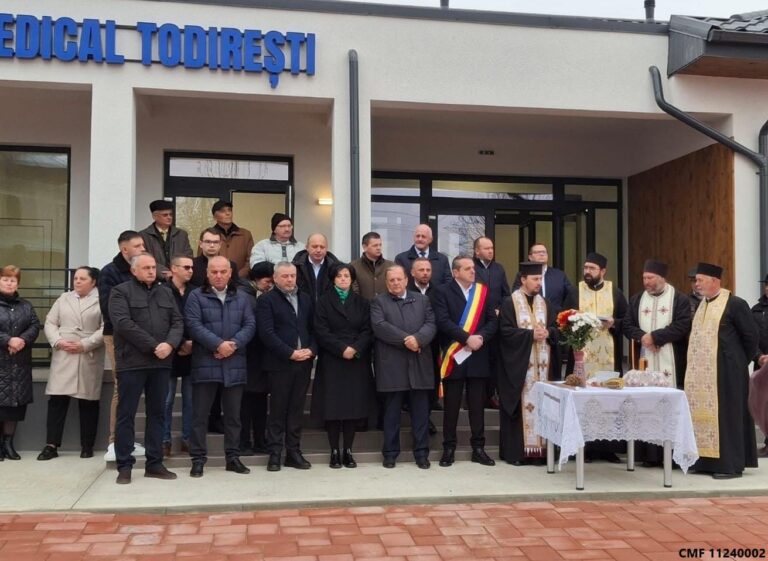Echipa PNL Suceava a participat la inaugurarea unui centru medical modern în comuna Todirești: „Rămâne să încurajăm medicii, chiar și pe cei de la Suceava, de la spitalul clinic, să își găsească timp în program pentru a veni să deschidă cabinete și să acorde consultație pacienților la ei acasă”