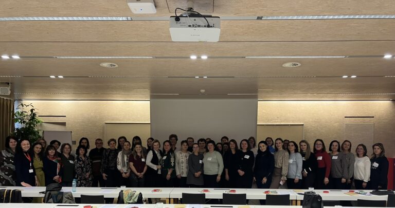 Asociația pentru Intervenție în Autism Suceava/AIAS anunță lansarea programului ABA in Schools 2, un curs de instruire pentru lucrul cu elevii cu TSA, dar și alte tulburări de neurodezvoltare din Rădăuți și împrejurimi