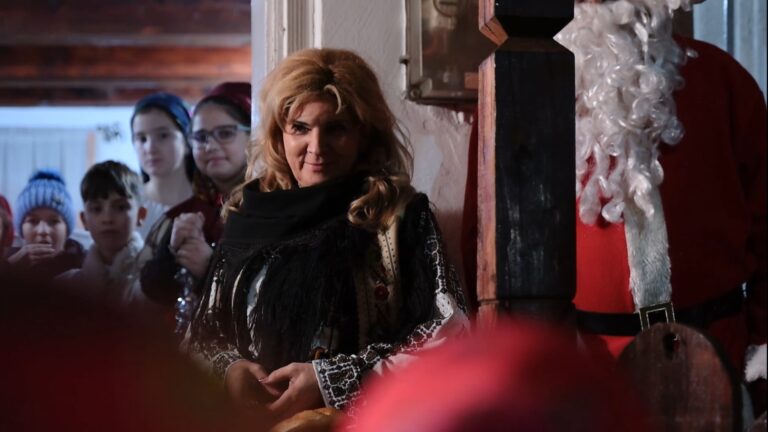 Primarul Maria Tomescu, gazdă primitoare pentru colindătorii din comuna Baia