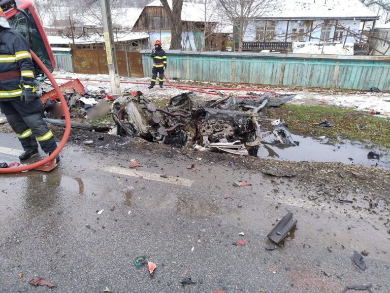 Detaliile cumplitului accident de la Forăști în urma căruia au murit o fetiță de 4 ani și părinții ei, după ce mașina lor a luat foc