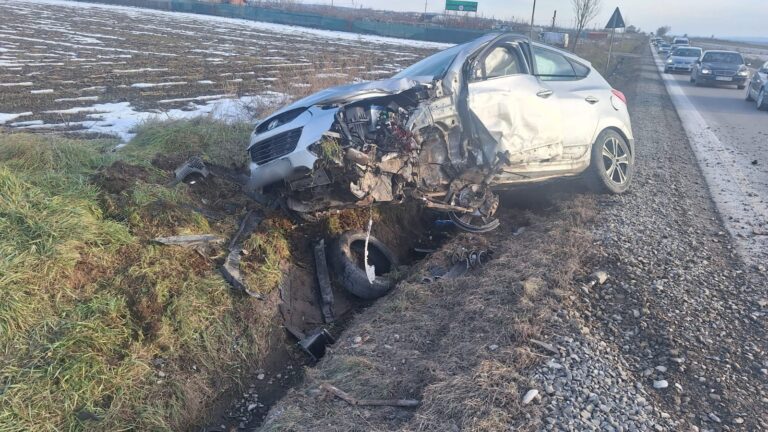 6 persoane au ajuns la spital după ce un șofer a intrat cu mașina pe contrasens, la Fântâna Mare