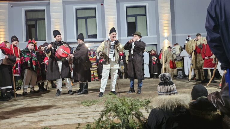 Festivalul de Datini și Obiceiuri de la Boroaia a atras sute de localnici și vizitatori