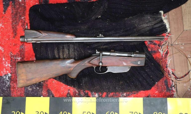 Trei arme de vânătoare, un pistol și aproape 200 de cartușe au fost găsite de polițiștii de frontieră în urma unor percheziții făcute la Costileva și Nisipitu