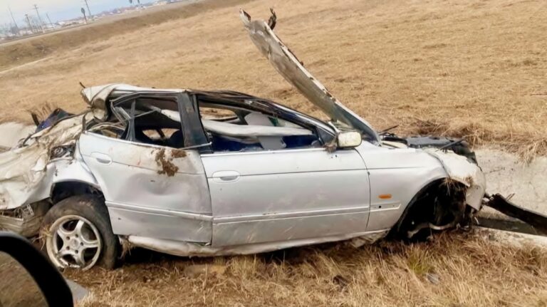 Un tânăr beat a produs un accident în zona pieței de mașini de la Rădăuți, după care a fugit de la locul faptei