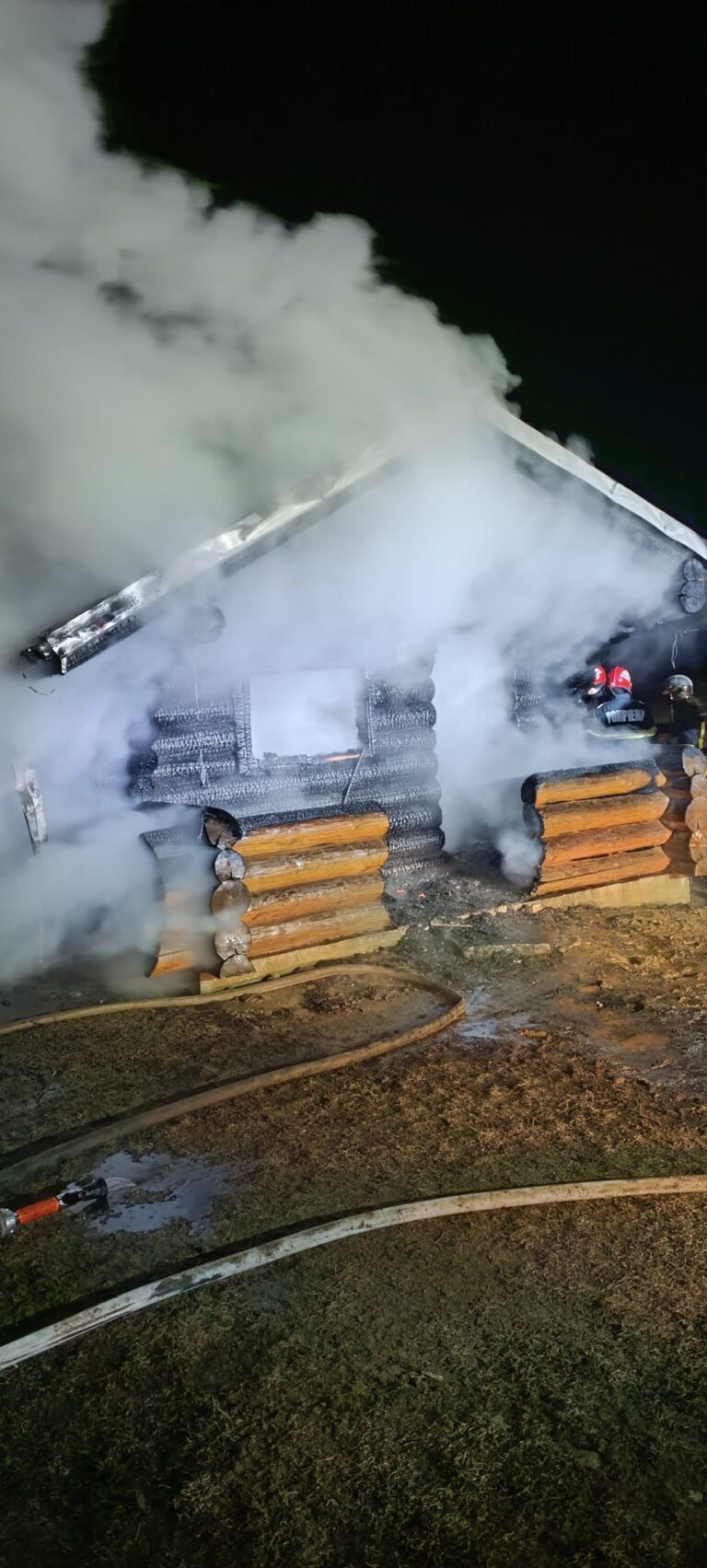 O cabană din Gălănești a fost distrusă de un incendiu puternic