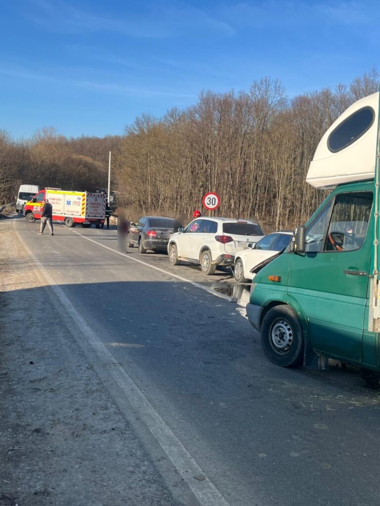 Accident în lanț produs la Călugăreni de o șoferiță neatentă. O fetiță de doar 2 luni a ajuns la spital