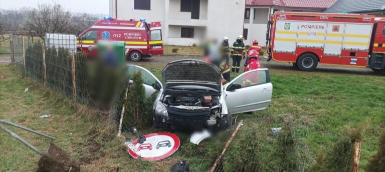 Două femei au fost rănite după ce un băcăuan a pierdut controlul asupra mașinii pe care o conducea, la Milișăuți