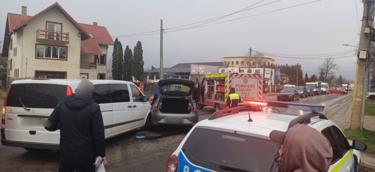 Accident cu patru răniți produs într-o intersecție din Suceava de o șoferiță care a ignorat indicatorul „STOP”