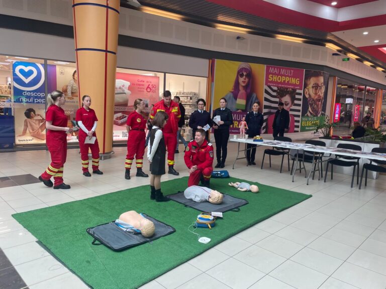 Sute de suceveni au participat la activitățile de informare preventivă organizate de ISU Suceava, în cadrul Săptămânii Protecției Civile