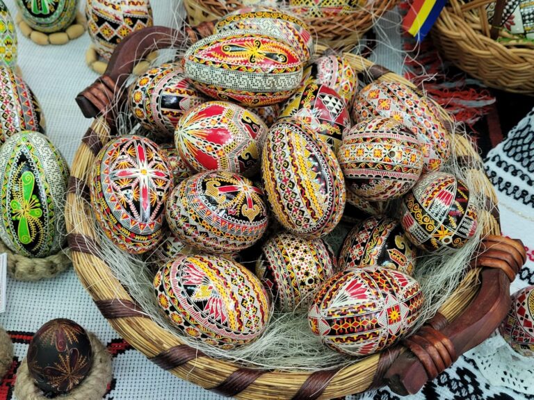 Festivalul Ouălor Încondeiate de la Moldovița ajunge la cea de-a XVII-a ediție: „Este o manifestare prin care ne dorim să onorăm și să ducem mai departe moștenirea culturală unică a huțulilor din Bucovina”