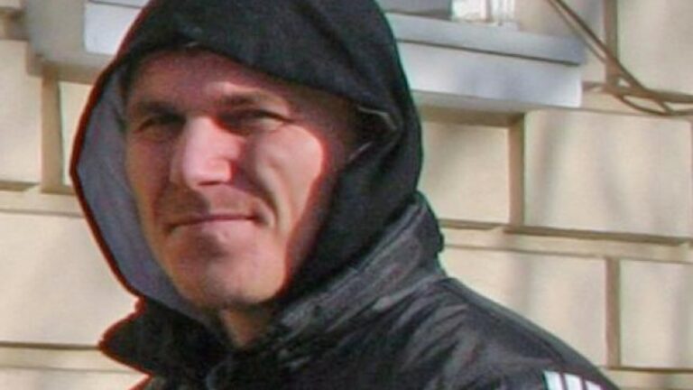 Sistemul judiciar, în genunchi în fața infractorilor. Filă, un individ cu multiple condamnări, i-a tăiat gâtul unui comerciant de haine și papuci din apropierea Gării Burdujeni
