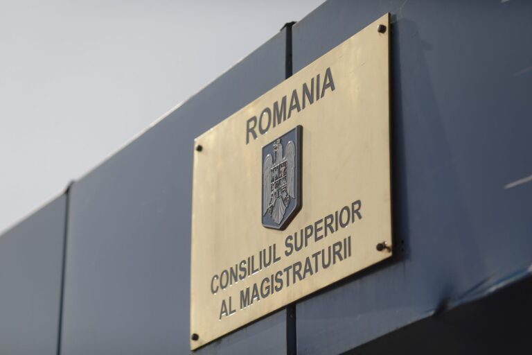 Procurorul Claudiu Pîrlea de la Parchetul de pe lângă Tribunalul Suceava, trimis în judecată disciplinară pentru mesaje ostile și refuz repetat de a lucra dosare