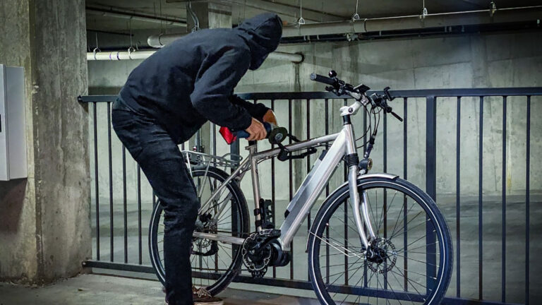 Un hoț de biciclete din Suceava a fost prins după mai multe furturi comise în cartierul Burdujeni