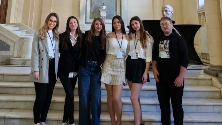 Studenții de la specializarea Comunicare și Relații Publice din cadrul USV, premiați la Best Letters Colloquia, cel mai mare colocviu studențesc la nivel național