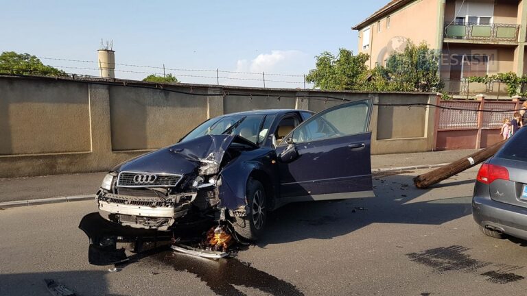 Un șofer beat a rupt un stâlp de electricitate pe o stradă din Suceava