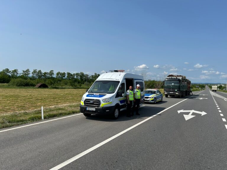 Polițiștii au aplicat 60 de sancțiuni în valoare de peste 88.000 lei în urma unei acțiuni pentru siguranța transportului rutier de mărfuri și persoane. De asemenea, 5 vehicule au fost imobilizate